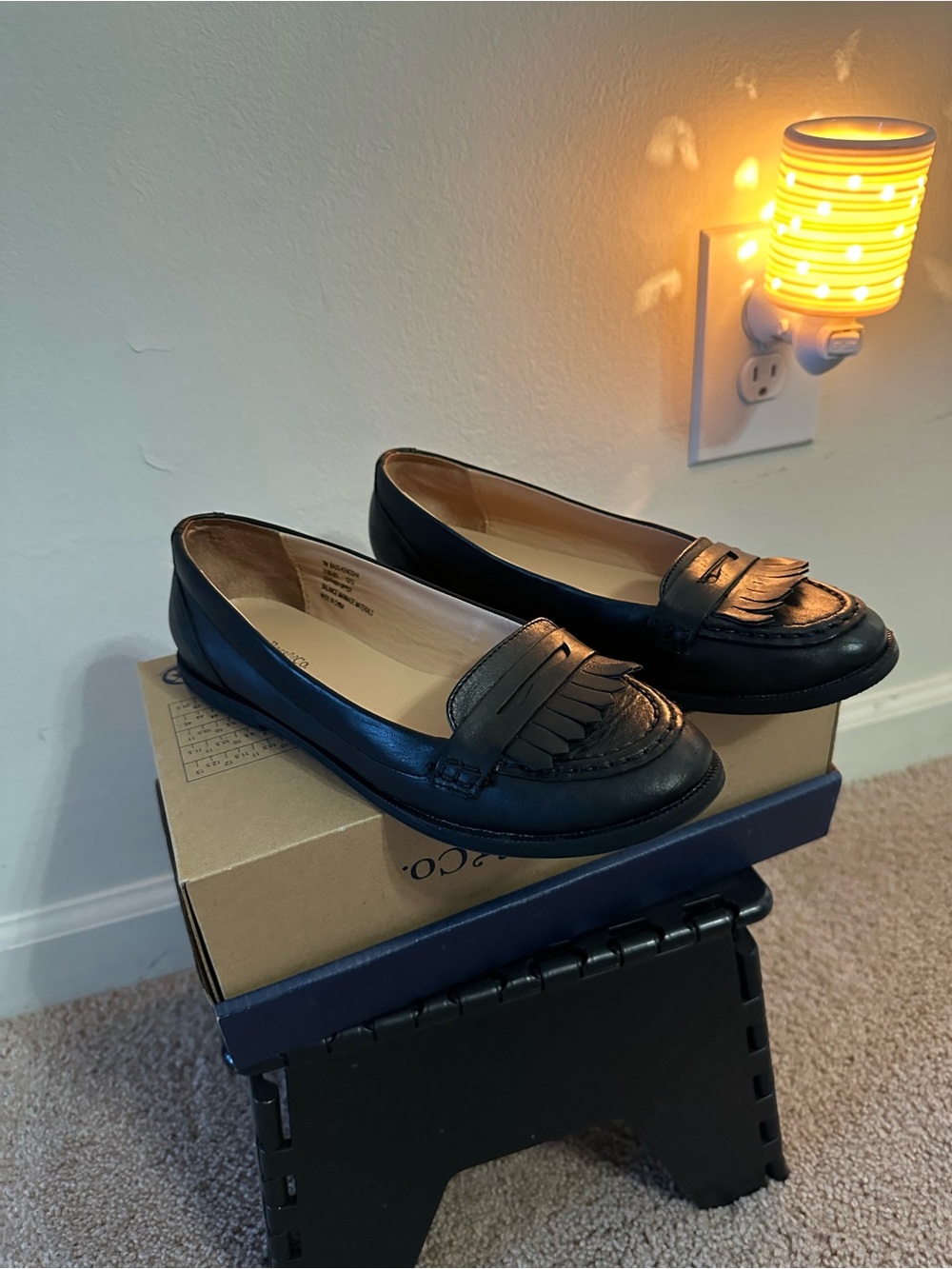 G.H. Bass & Co. Black Tassel Kiltie Penny Loafers - Picture 3 of 6